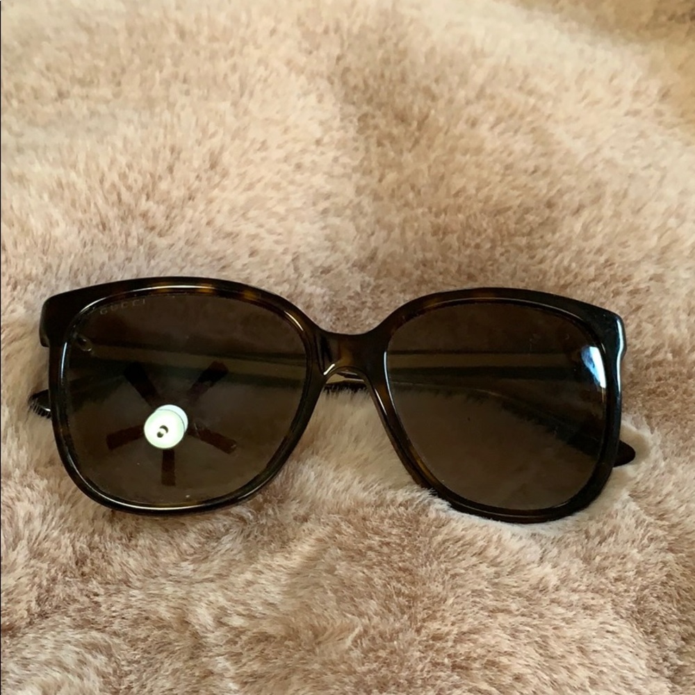 Gucci tortoise shell sunglasses